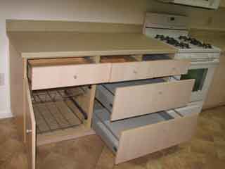 kitchen
                  cabinets