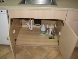kitchen
                    cabinets