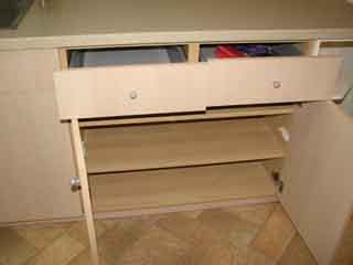 kitchen
                    cabinets